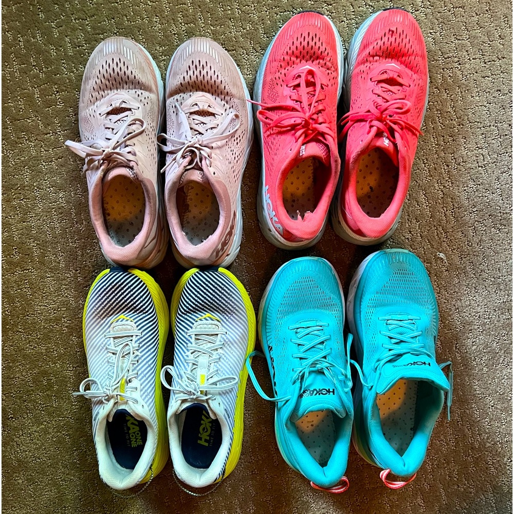 4 pairs HOKA ONE ONE 9.5 Clifton, Bondi, Rincon